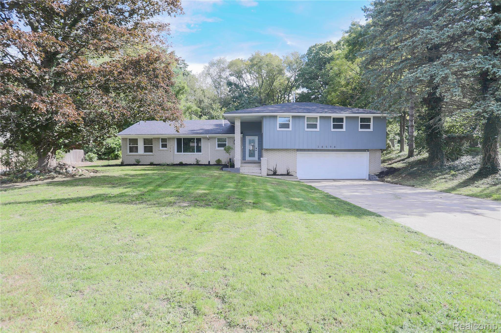 38598 Applewood ST, Clinton Charter Township, MI 48036
