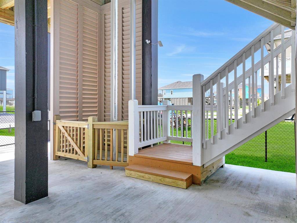 1983 Royalville Court, Port Bolivar, TX 77650