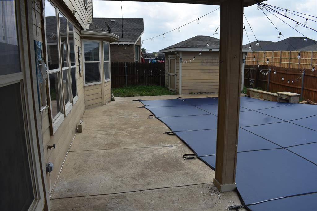 425 Crown Oaks Drive, Fort Worth, TX 76131