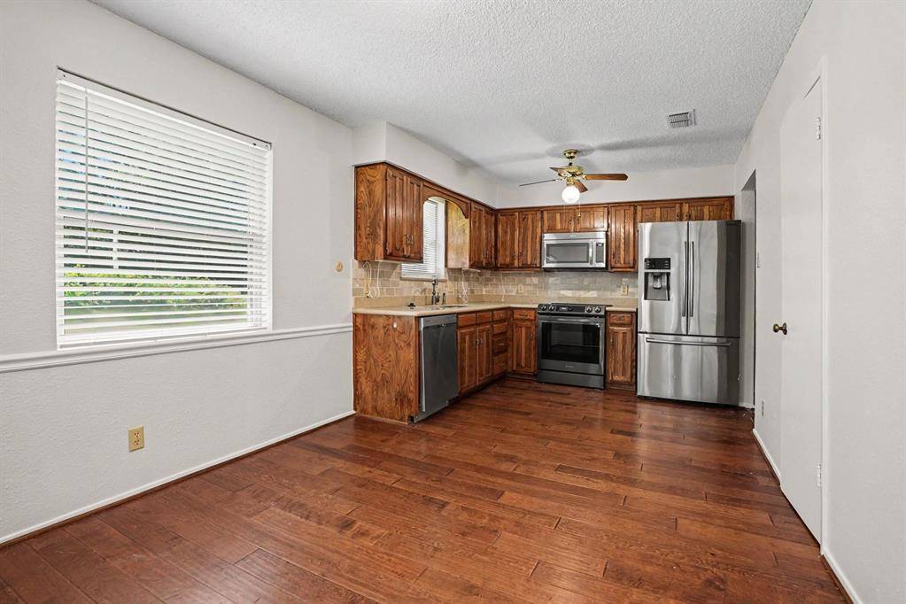 2721 Lucas Drive, Arlington, TX 76015