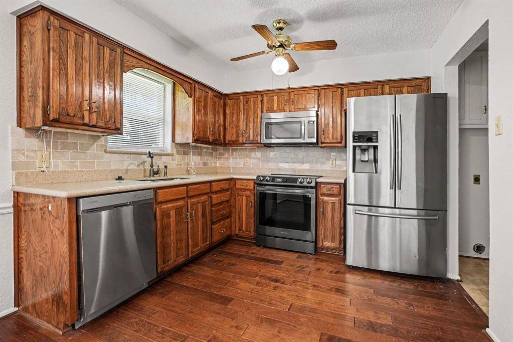 2721 Lucas Drive, Arlington, TX 76015