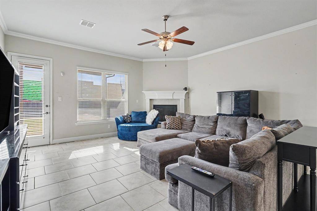 646 Harris Ridge Drive, Arlington, TX 76002