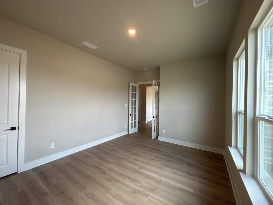 912 Creekview Whites Road, Van Alstyne, TX 75495