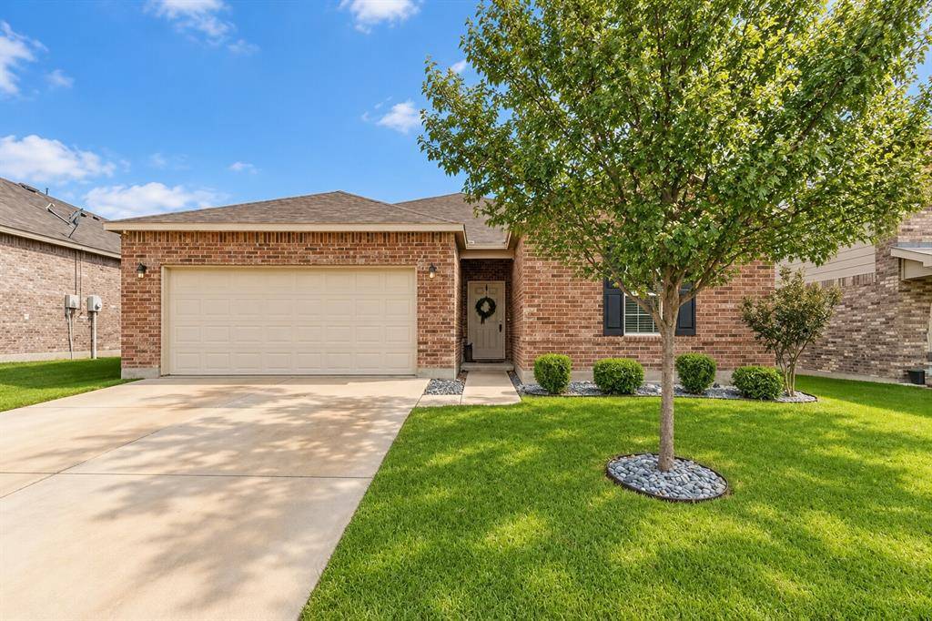412 Magma Drive, Fort Worth, TX 76131