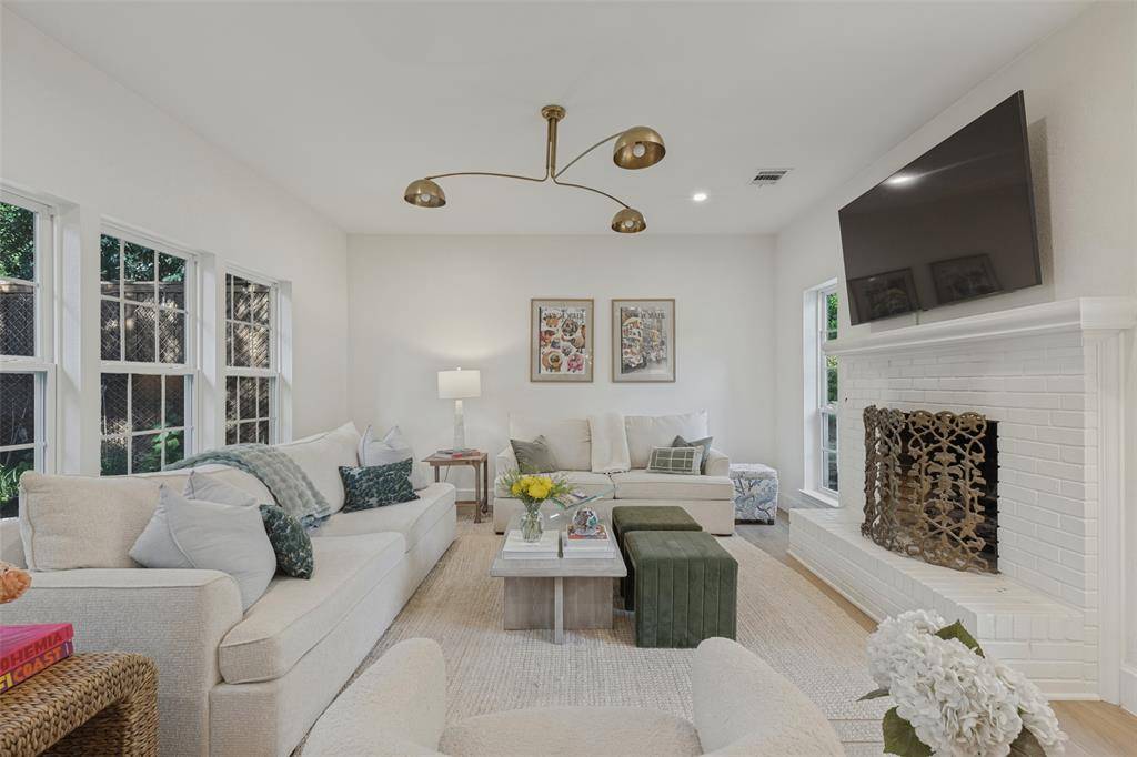 6042 Mercedes Avenue, Dallas, TX 75206
