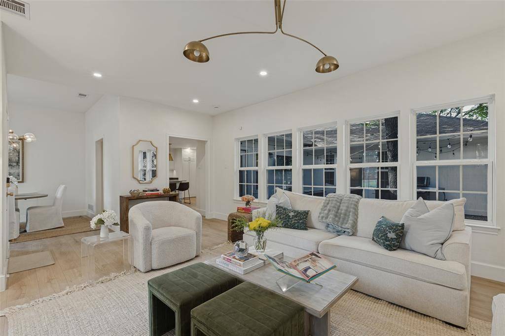 6042 Mercedes Avenue, Dallas, TX 75206