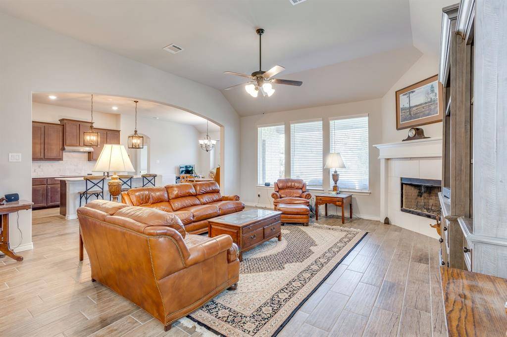 1008 Wildwood Drive, Joshua, TX 76058