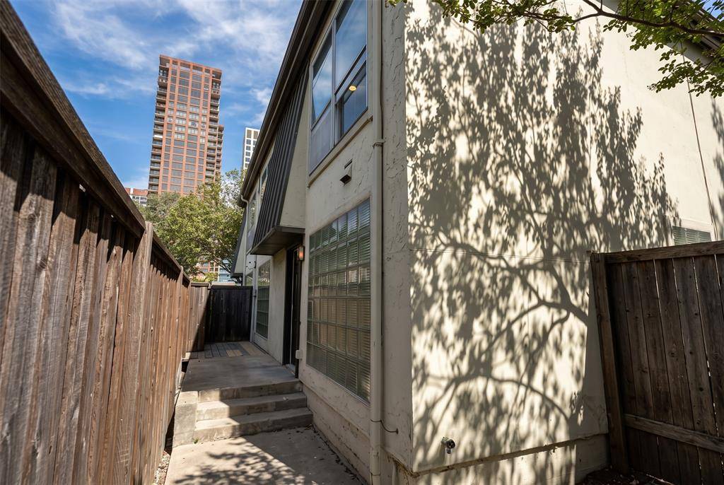 4414 Buena Vista Street #17, Dallas, TX 75205