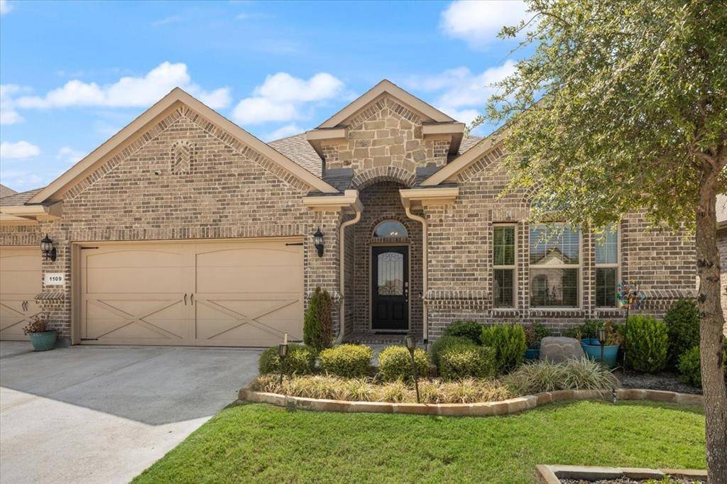 1109 Whispering Hill Drive, Mansfield, TX 76063