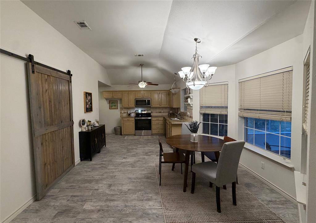 1107 Oxford Drive, Gainesville, TX 76240