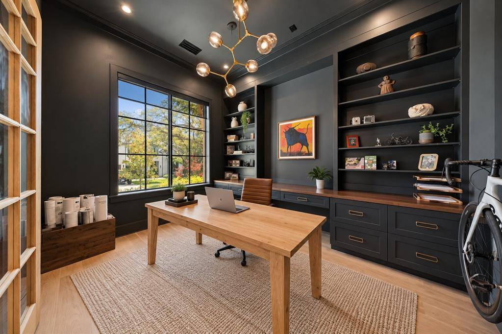 1805 Loving Avenue, Dallas, TX 75214