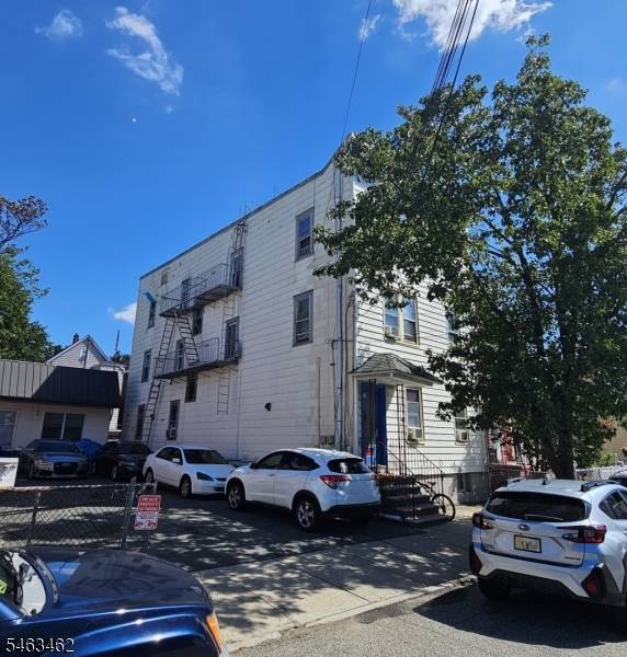 27 Milosh St, Clifton City, NJ 07011