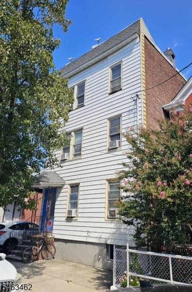 27 Milosh St, Clifton City, NJ 07011