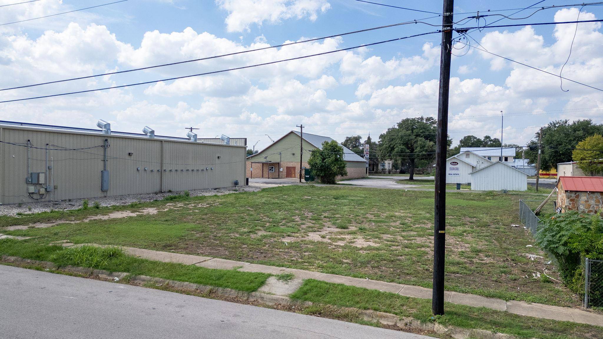 606 S Chestnut ST, Lampasas, TX 76550