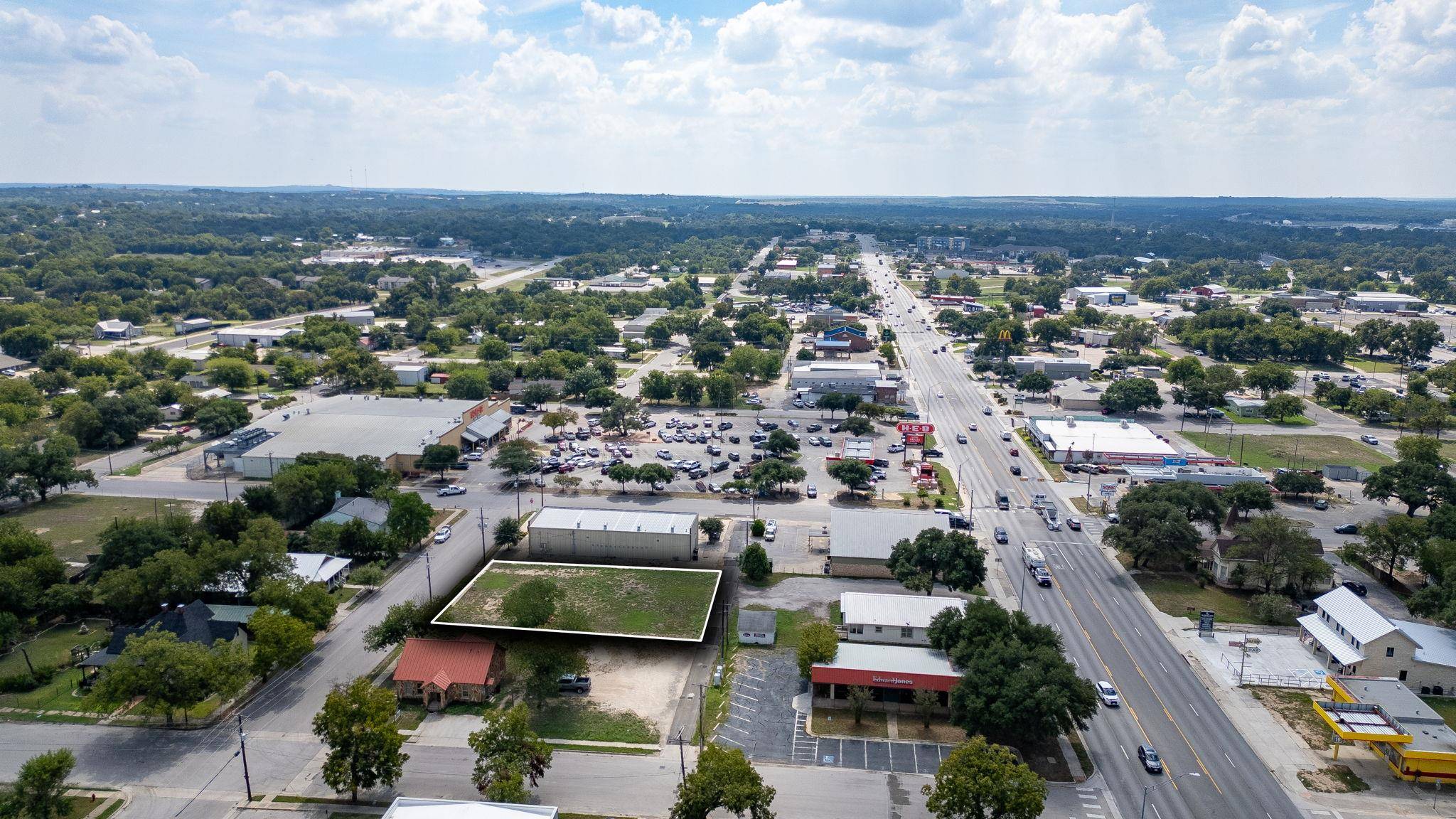 606 S Chestnut ST, Lampasas, TX 76550