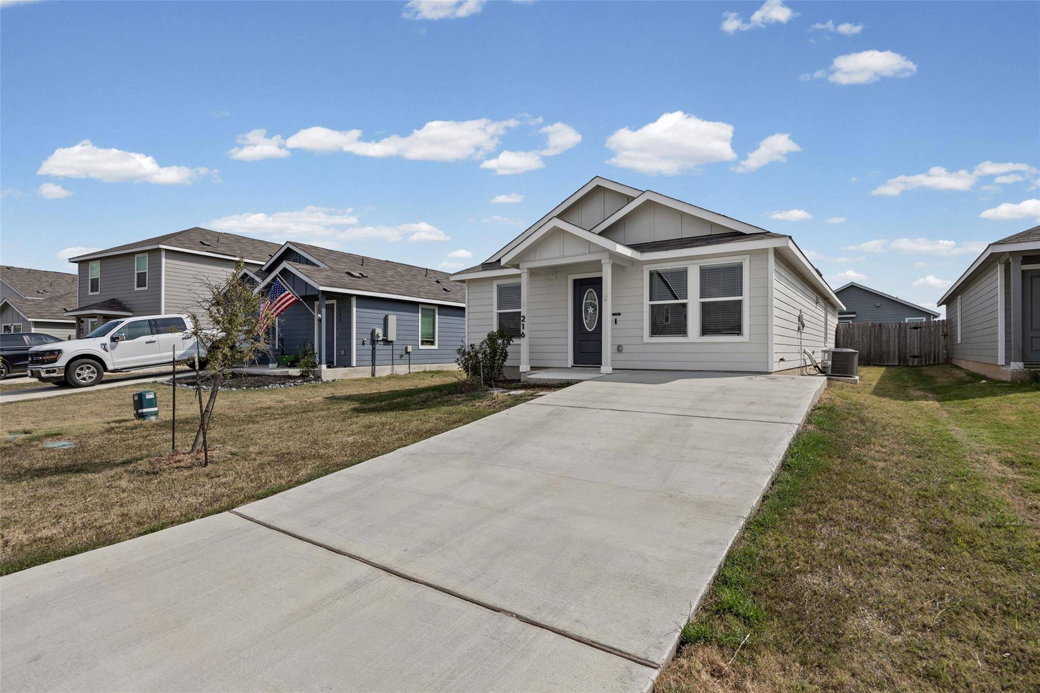 216 Hellcats WAY, Jarrell, TX 76537