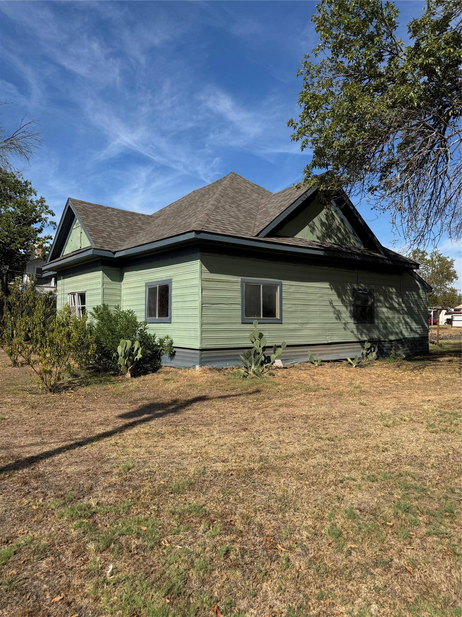 102 N 6th ST W, Dawson, TX 76639