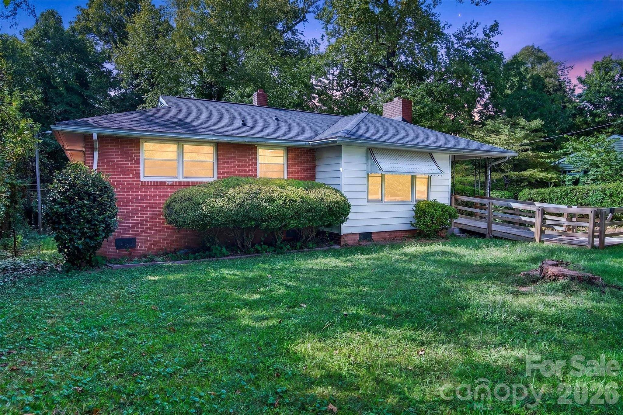 3353 Eastwood DR, Charlotte, NC 28205