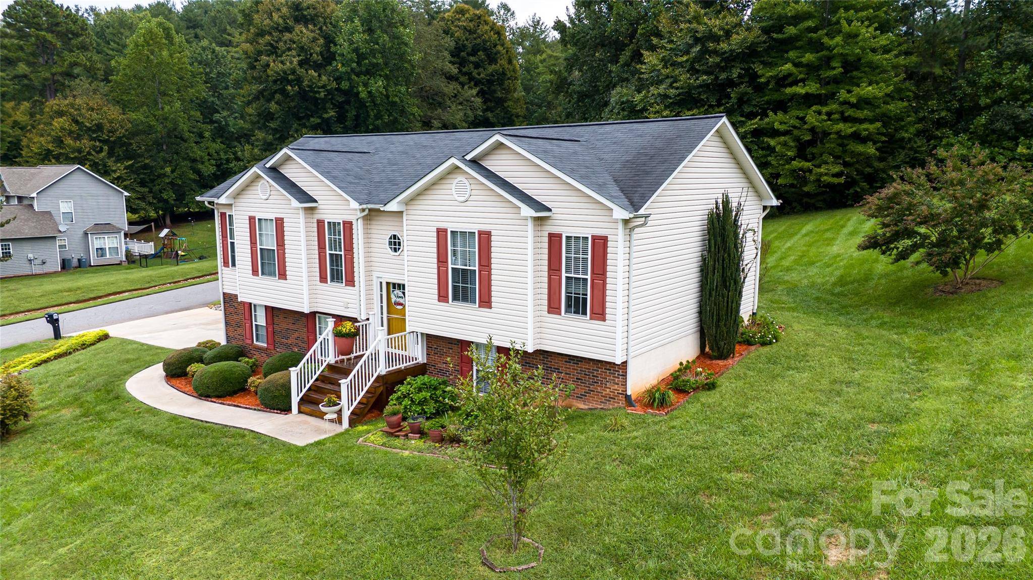 142 Doe RUN, Morganton, NC 28655
