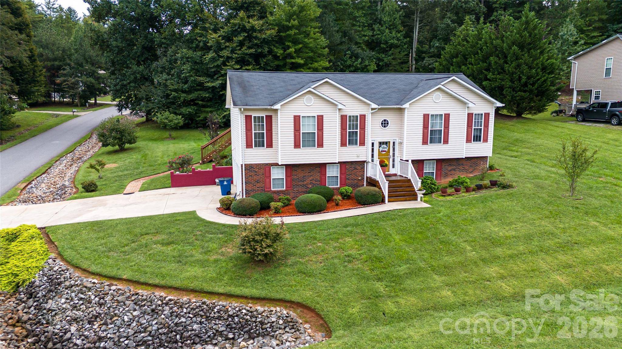 142 Doe RUN, Morganton, NC 28655