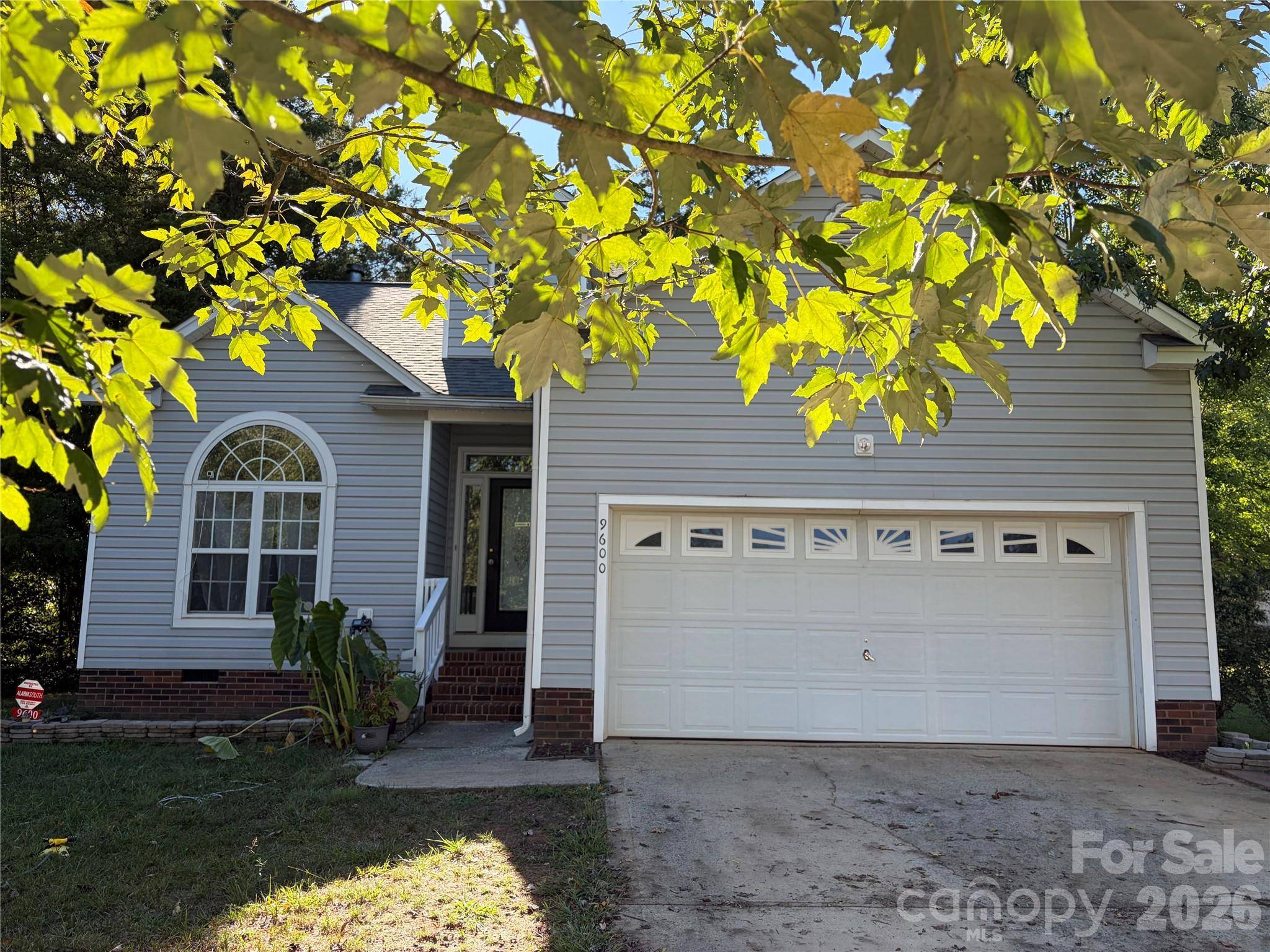 9600 Veronica DR, Charlotte, NC 28215