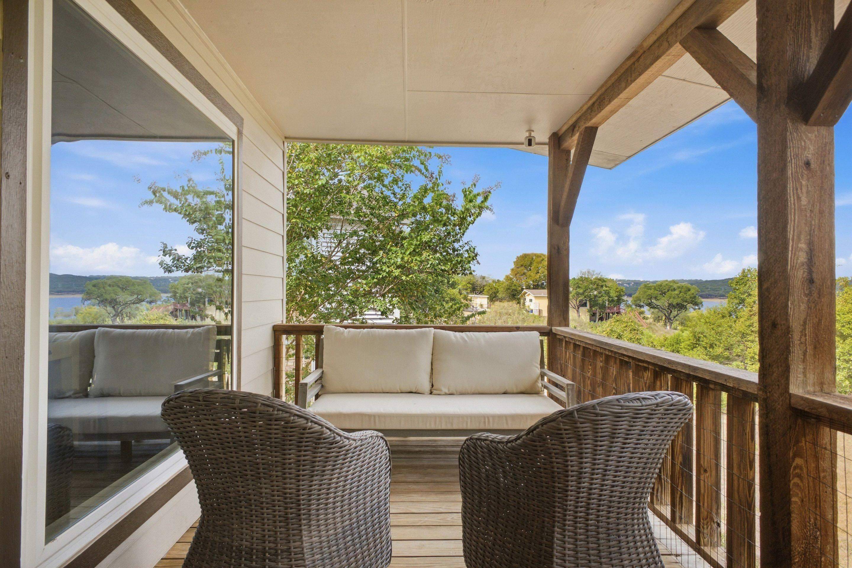 713 Cindy DR, Canyon Lake, TX 78133