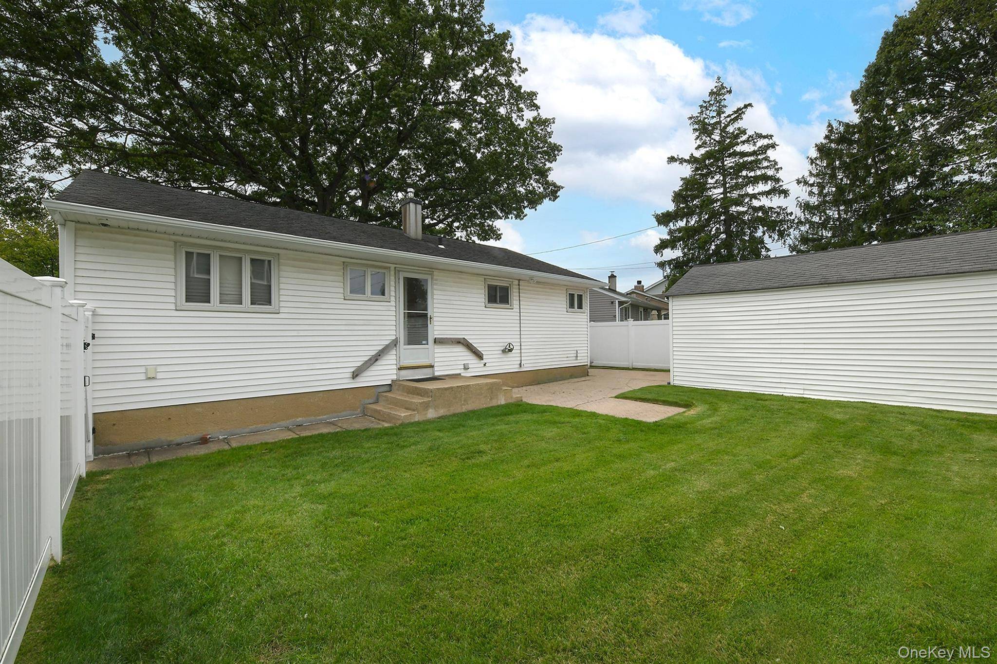 654 Carlyle AVE, Franklin Square, NY 11010