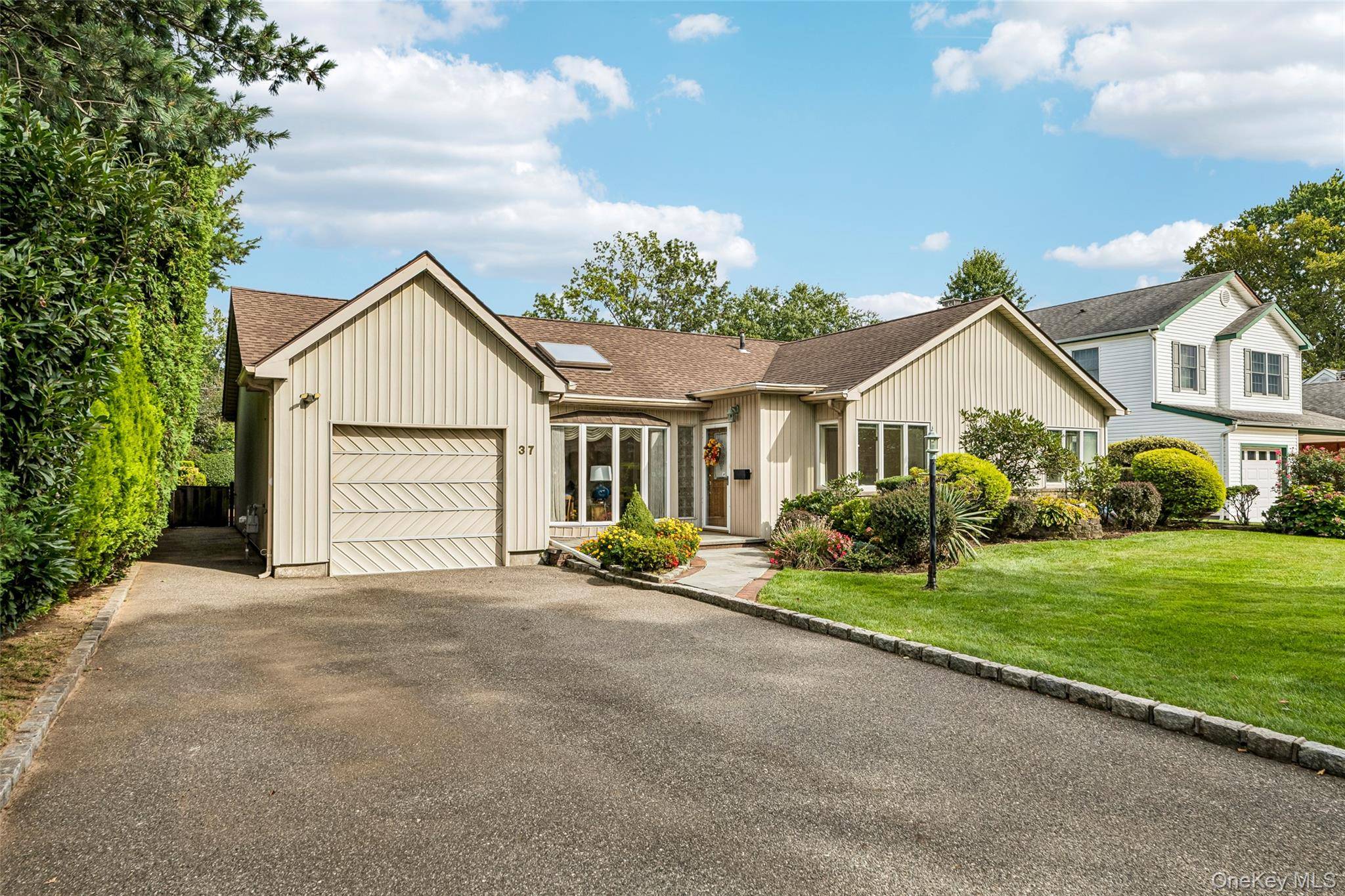 37 Linden ST, Garden City, NY 11530