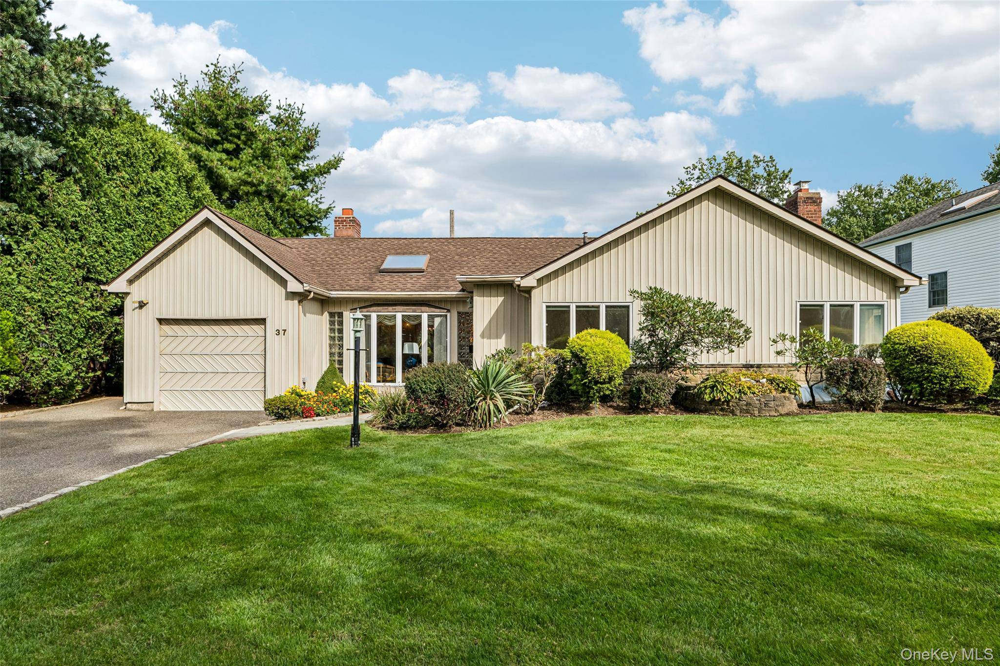 37 Linden ST, Garden City, NY 11530