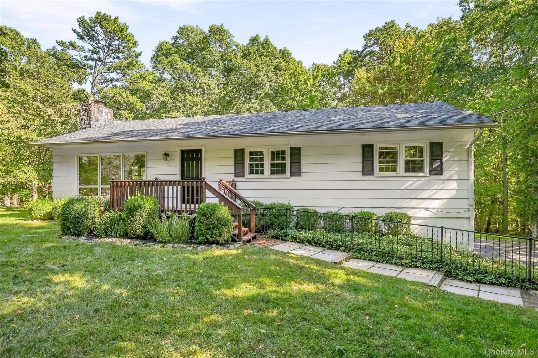 7 Durmo RD, New Paltz, NY 12561