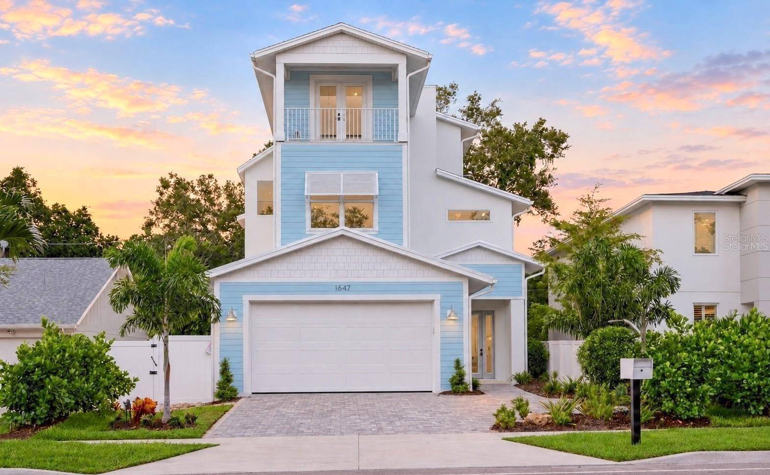 1647 SIESTA DR, Sarasota, FL 34239