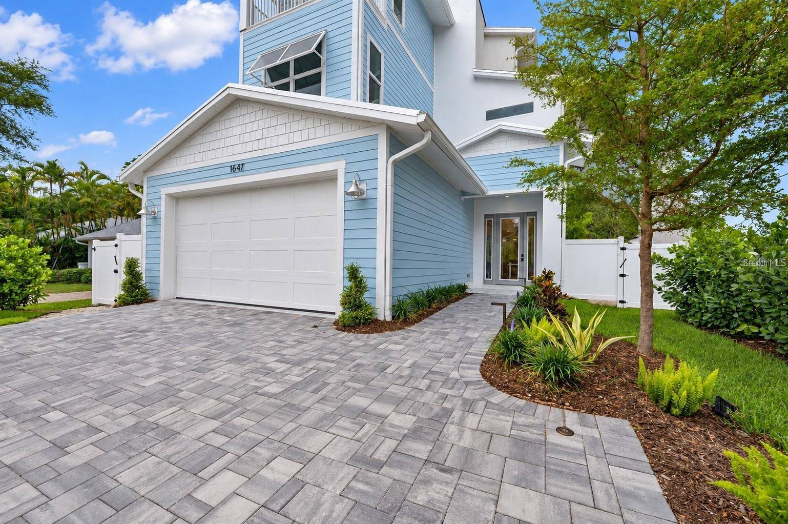 1647 SIESTA DR, Sarasota, FL 34239