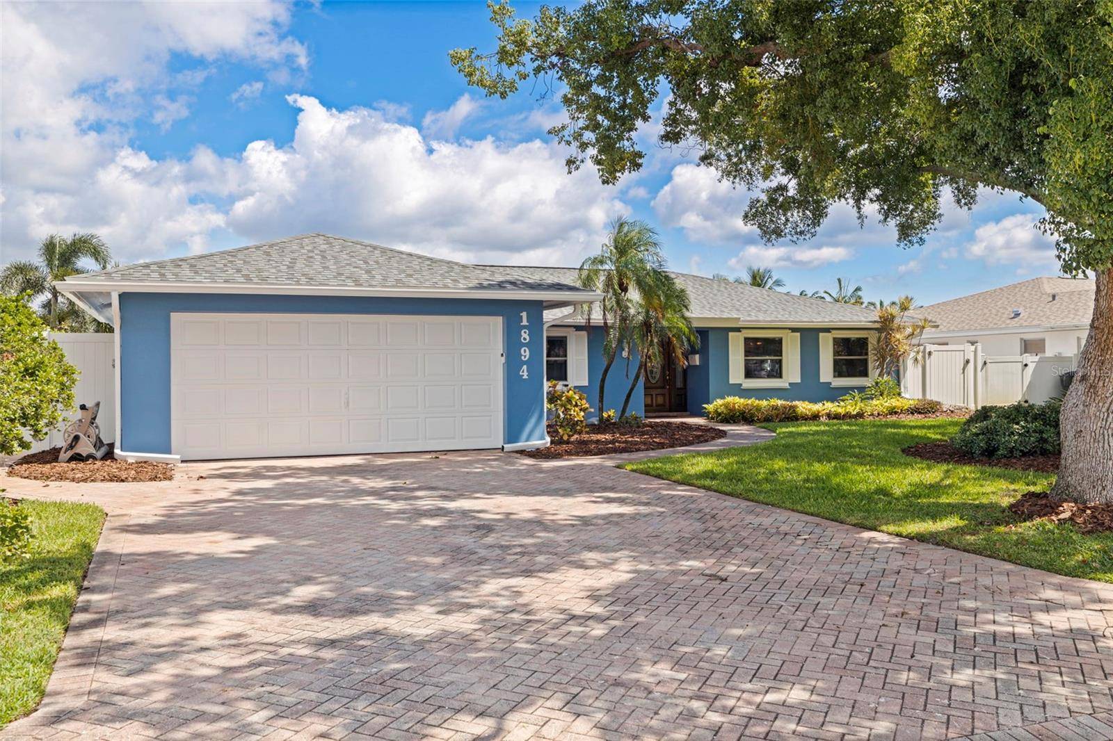 1894 TANGLEWOOD DR NE, St Petersburg, FL 33702