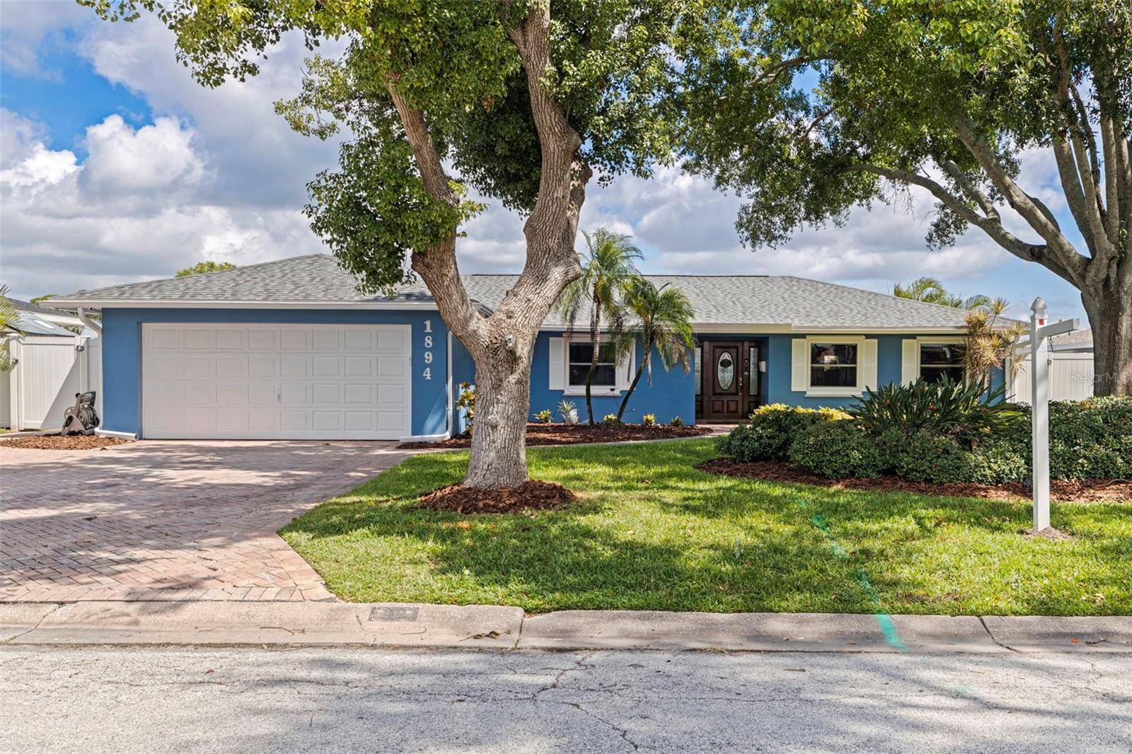 1894 TANGLEWOOD DR NE, St Petersburg, FL 33702