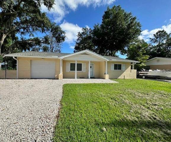30820 GLENN DR, Tavares, FL 32778