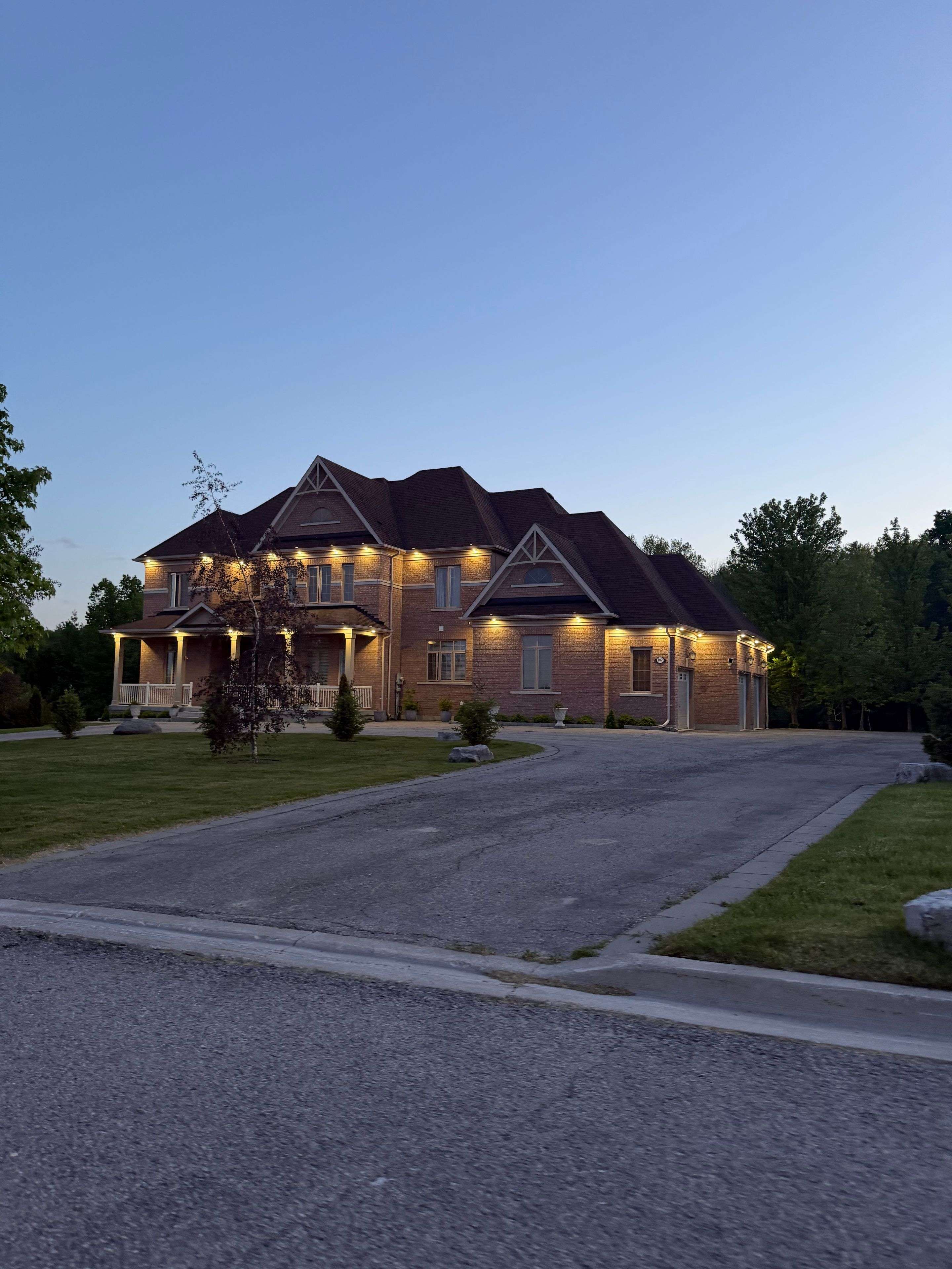 102 Pine Hill RD, Bradford West Gwillimbury, ON L3Z 0H1