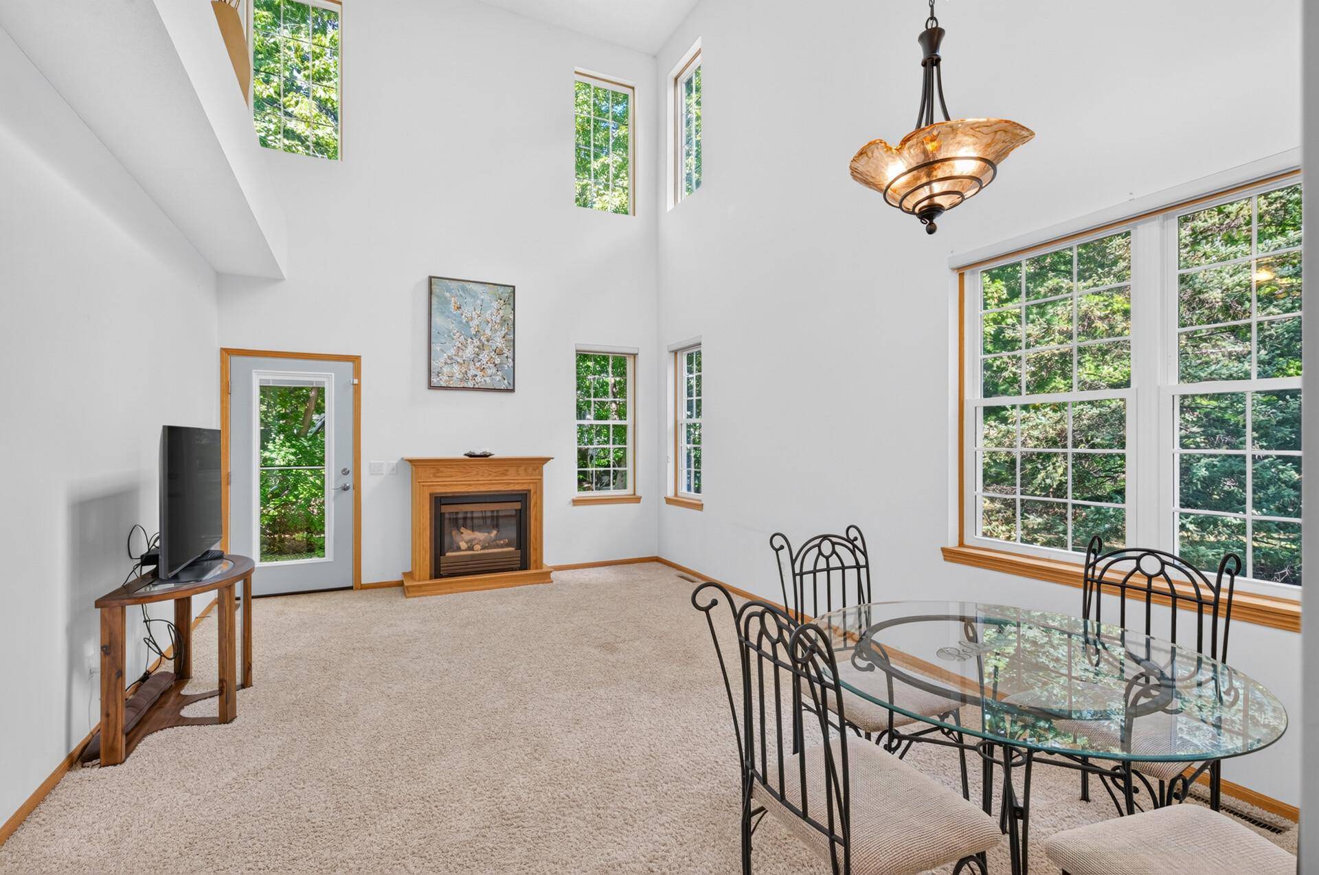 8011 Everest LN N, Maple Grove, MN 55311