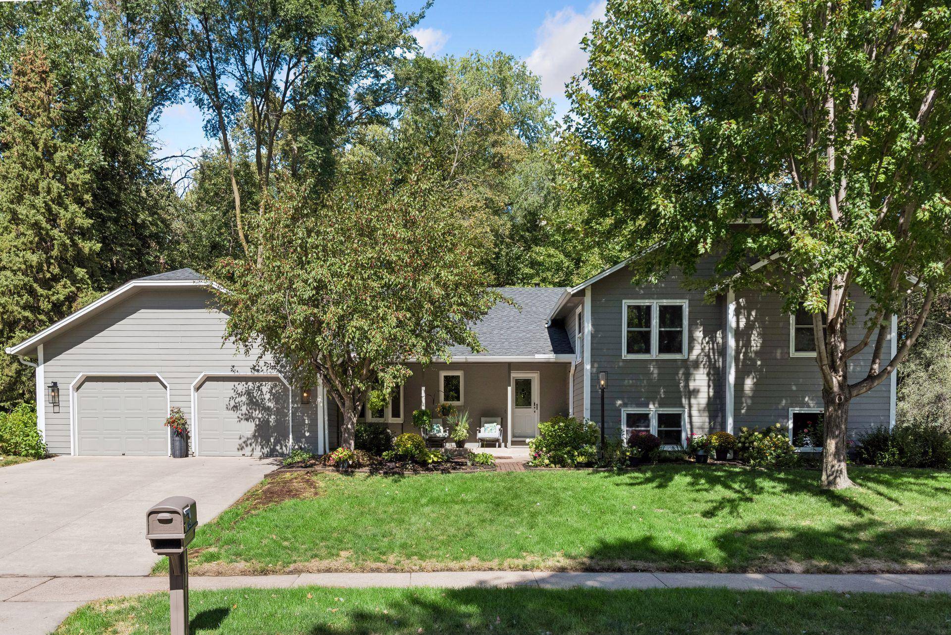7646 Carnelian LN, Eden Prairie, MN 55346