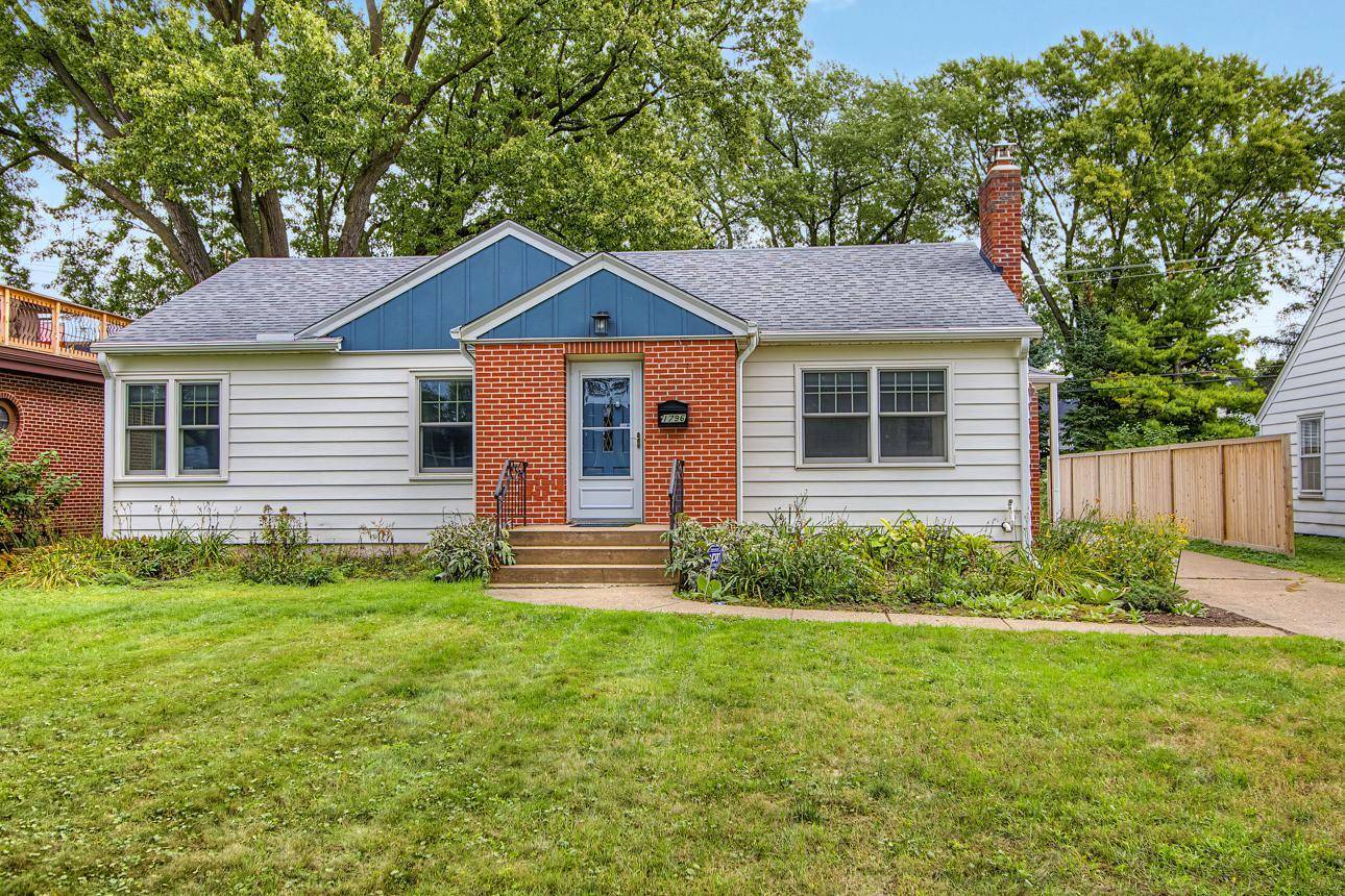 1796 Holton ST, Falcon Heights, MN 55113