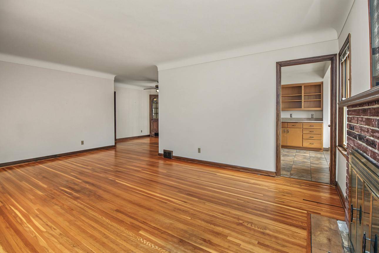 1796 Holton ST, Falcon Heights, MN 55113