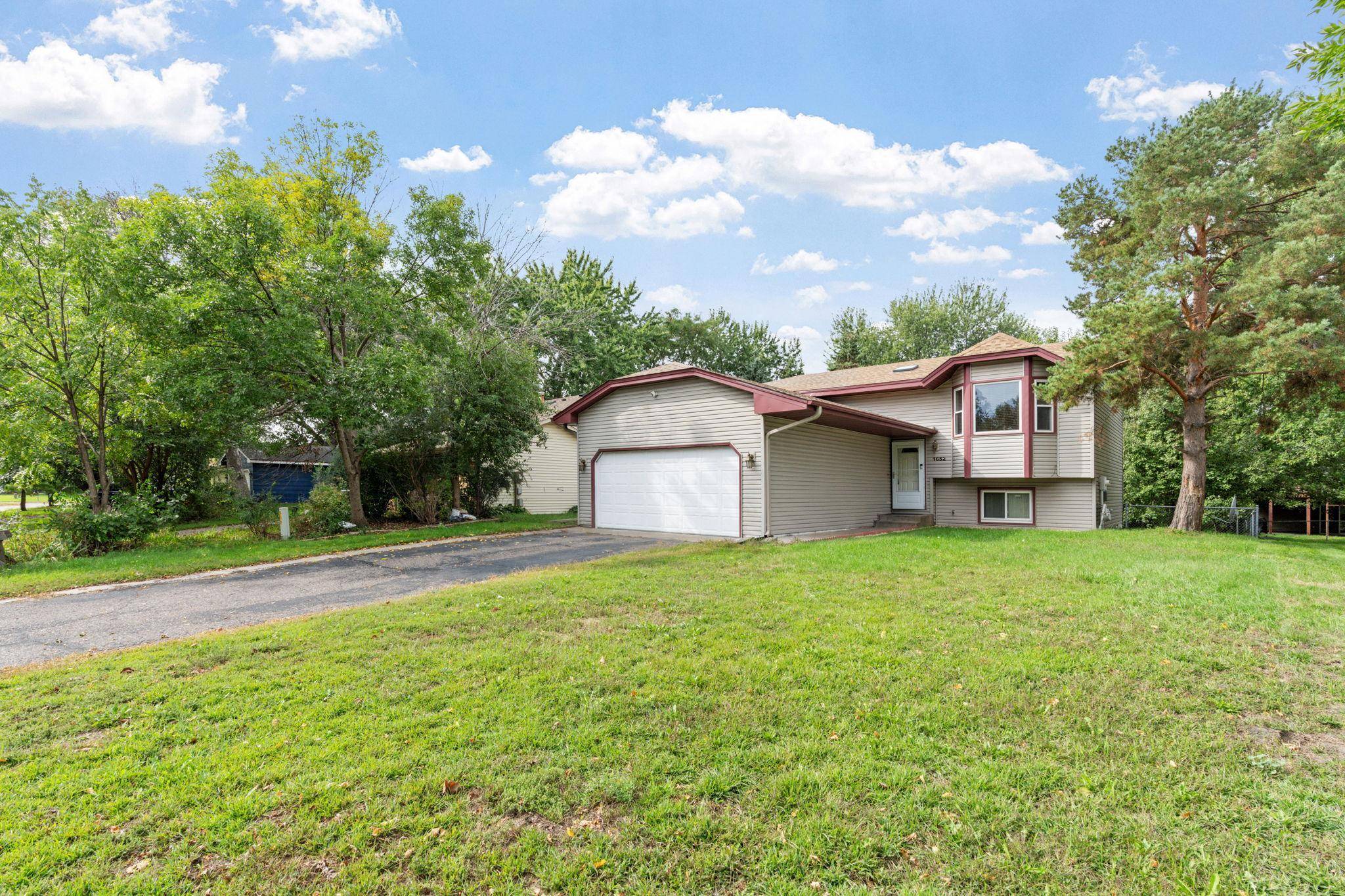1652 84th CT N, Brooklyn Park, MN 55444