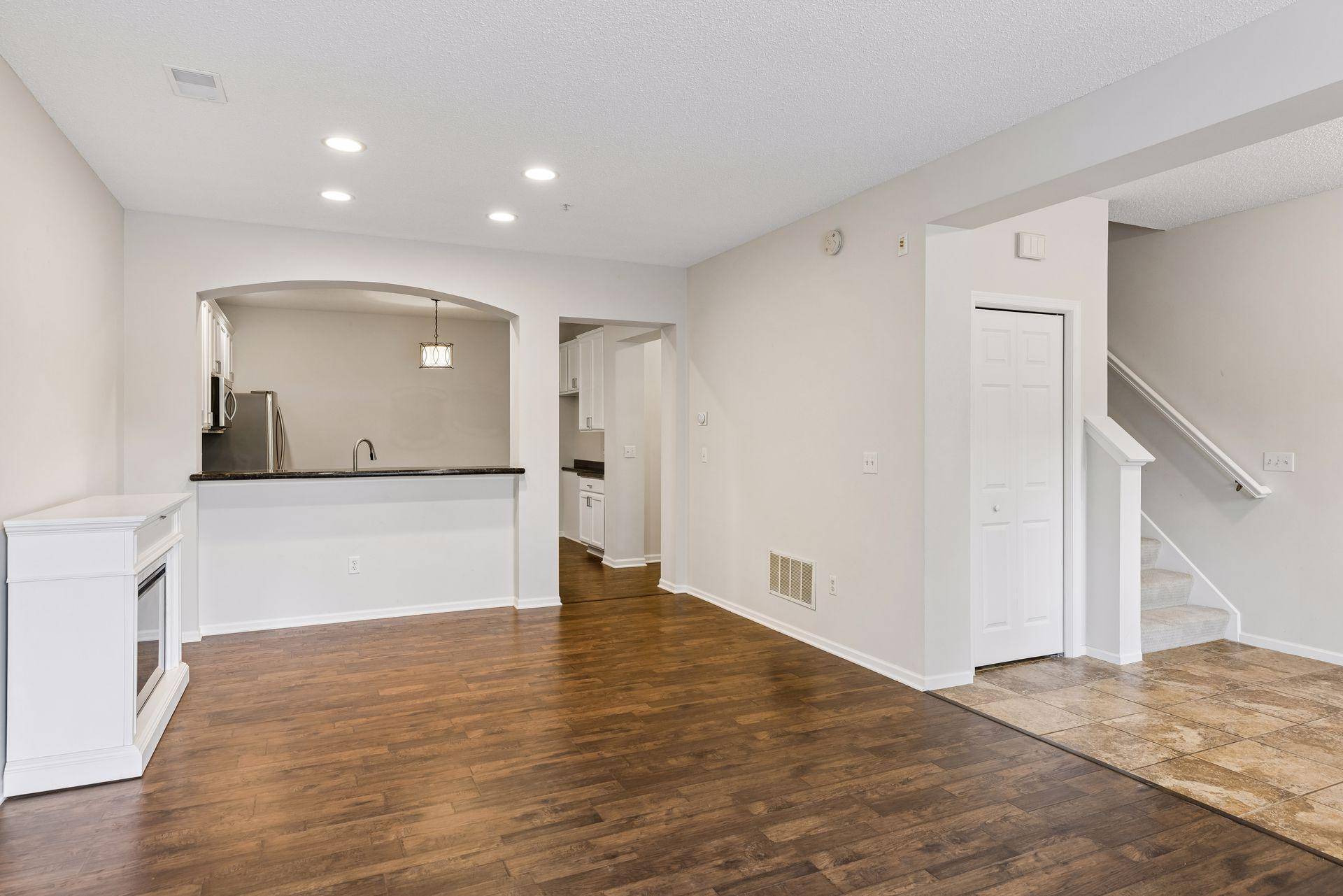 6090 W 16th ST #913, Saint Louis Park, MN 55416