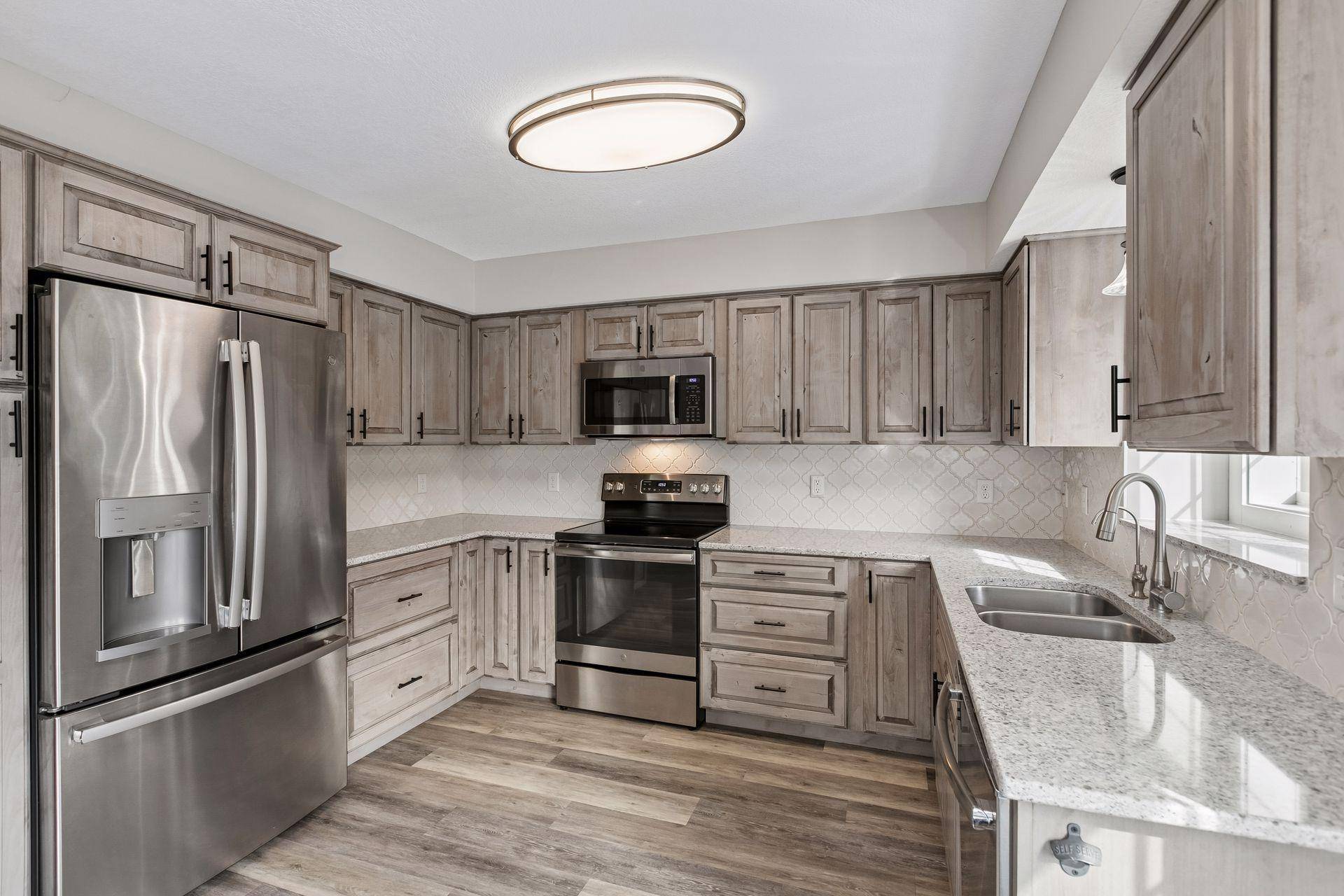 8605 Oxford LN, Brooklyn Park, MN 55443
