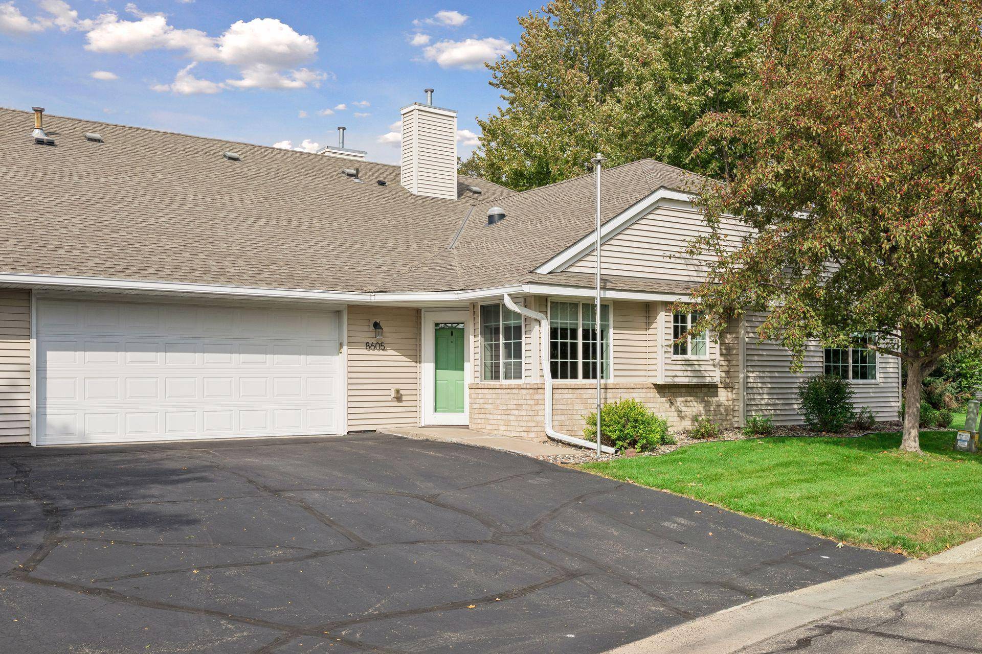 8605 Oxford LN, Brooklyn Park, MN 55443