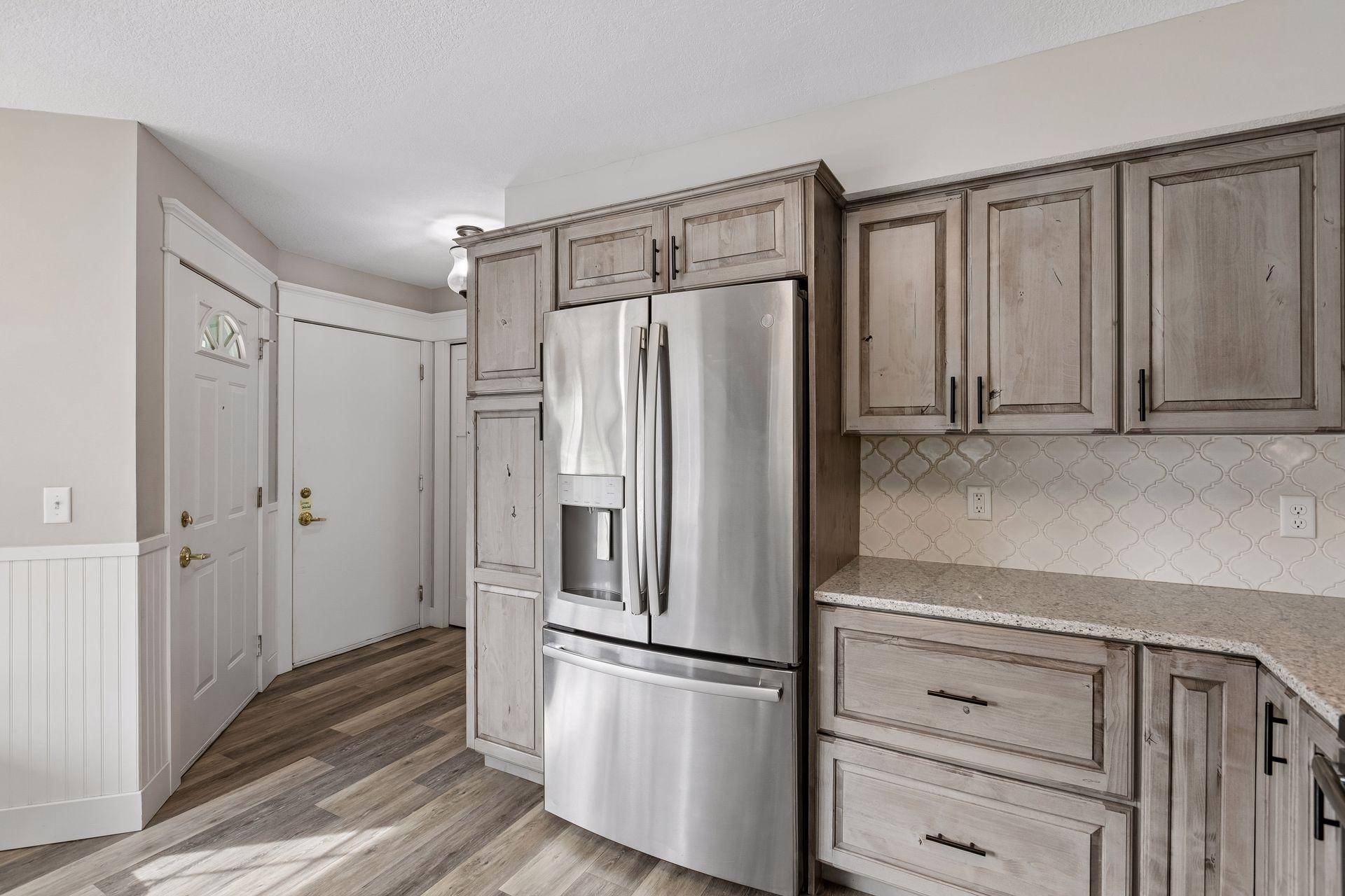 8605 Oxford LN, Brooklyn Park, MN 55443