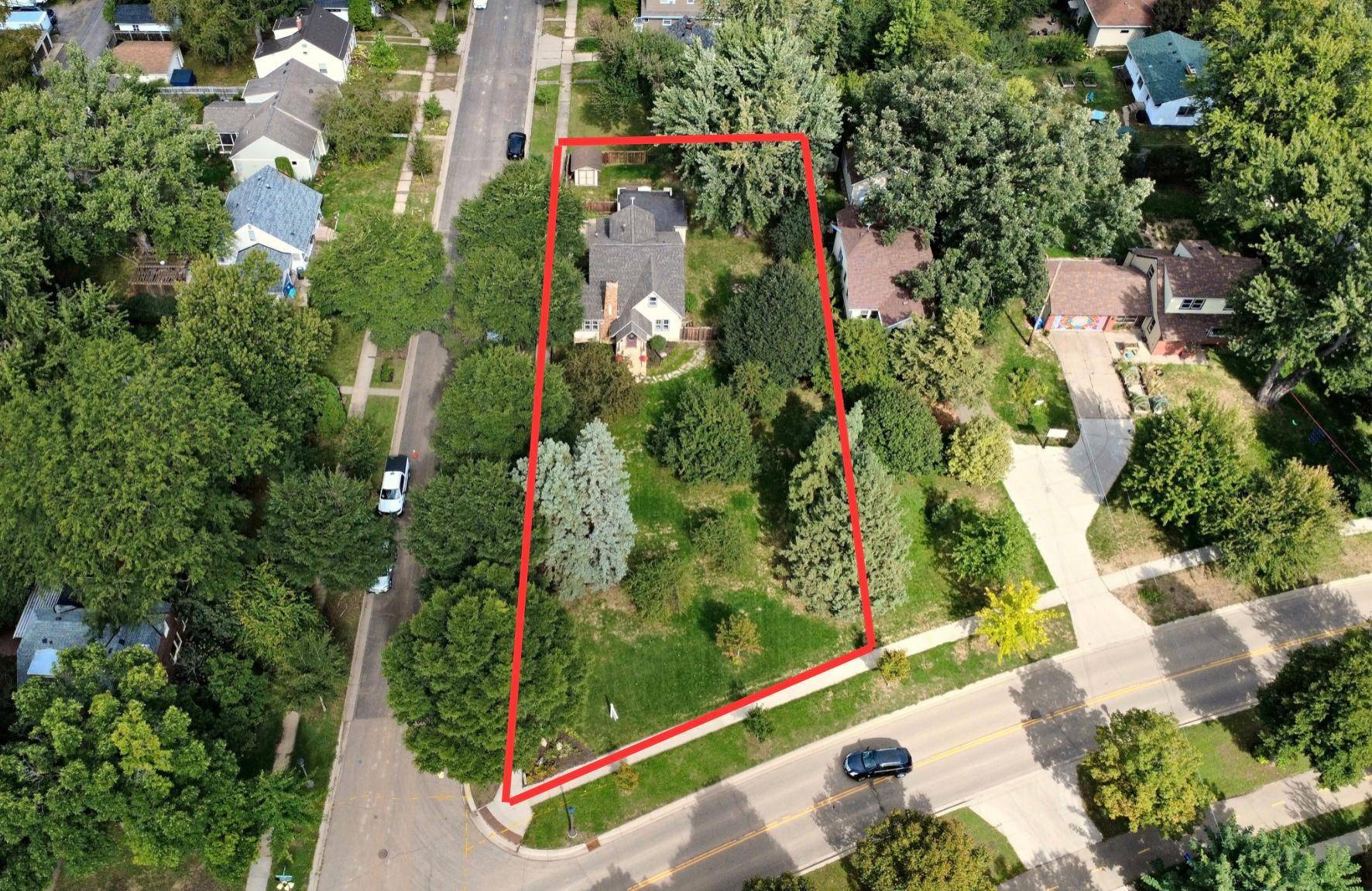 705 Wheelock Pkwy W, Saint Paul, MN 55117