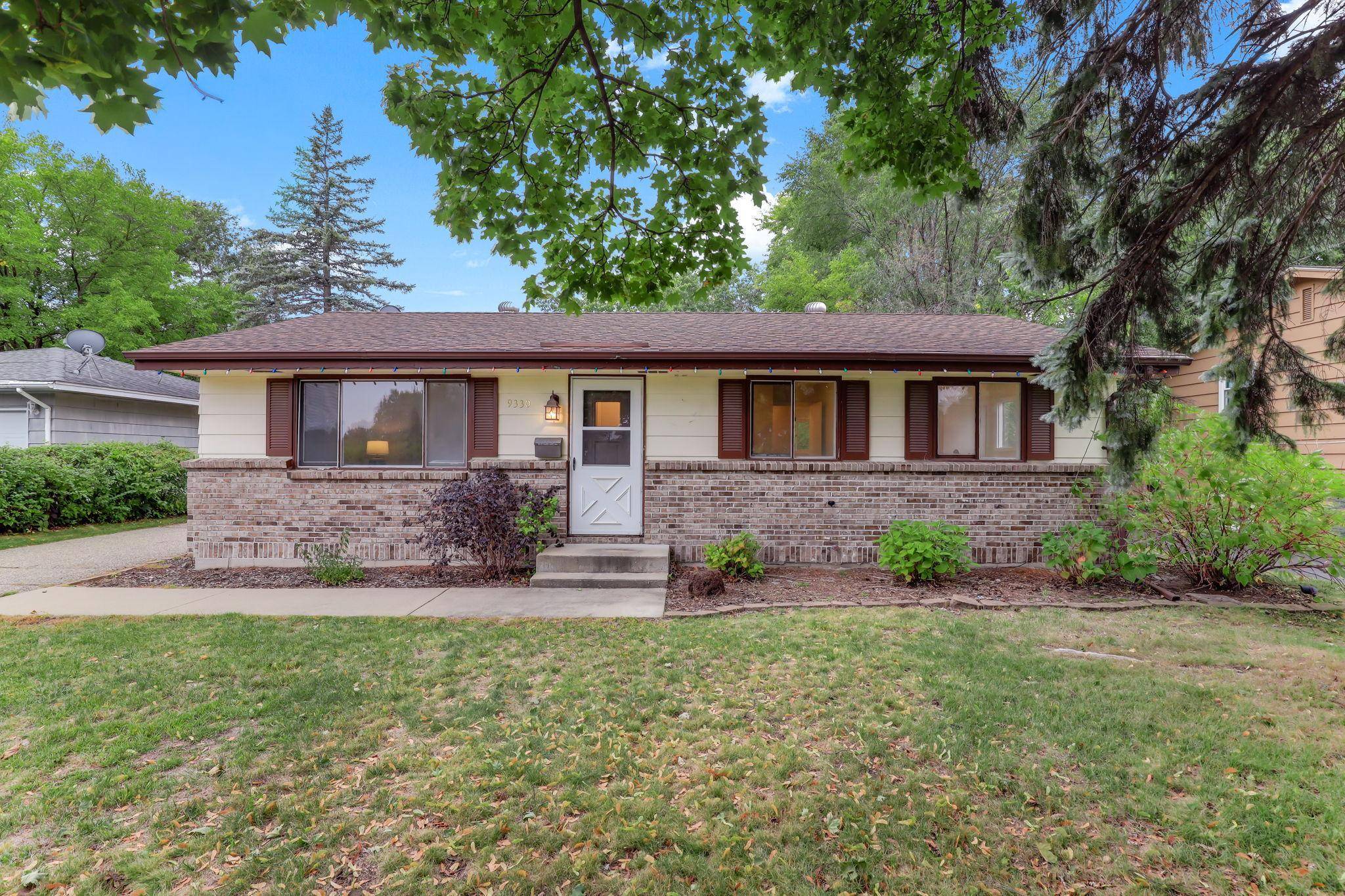 9330 Park AVE S, Bloomington, MN 55420
