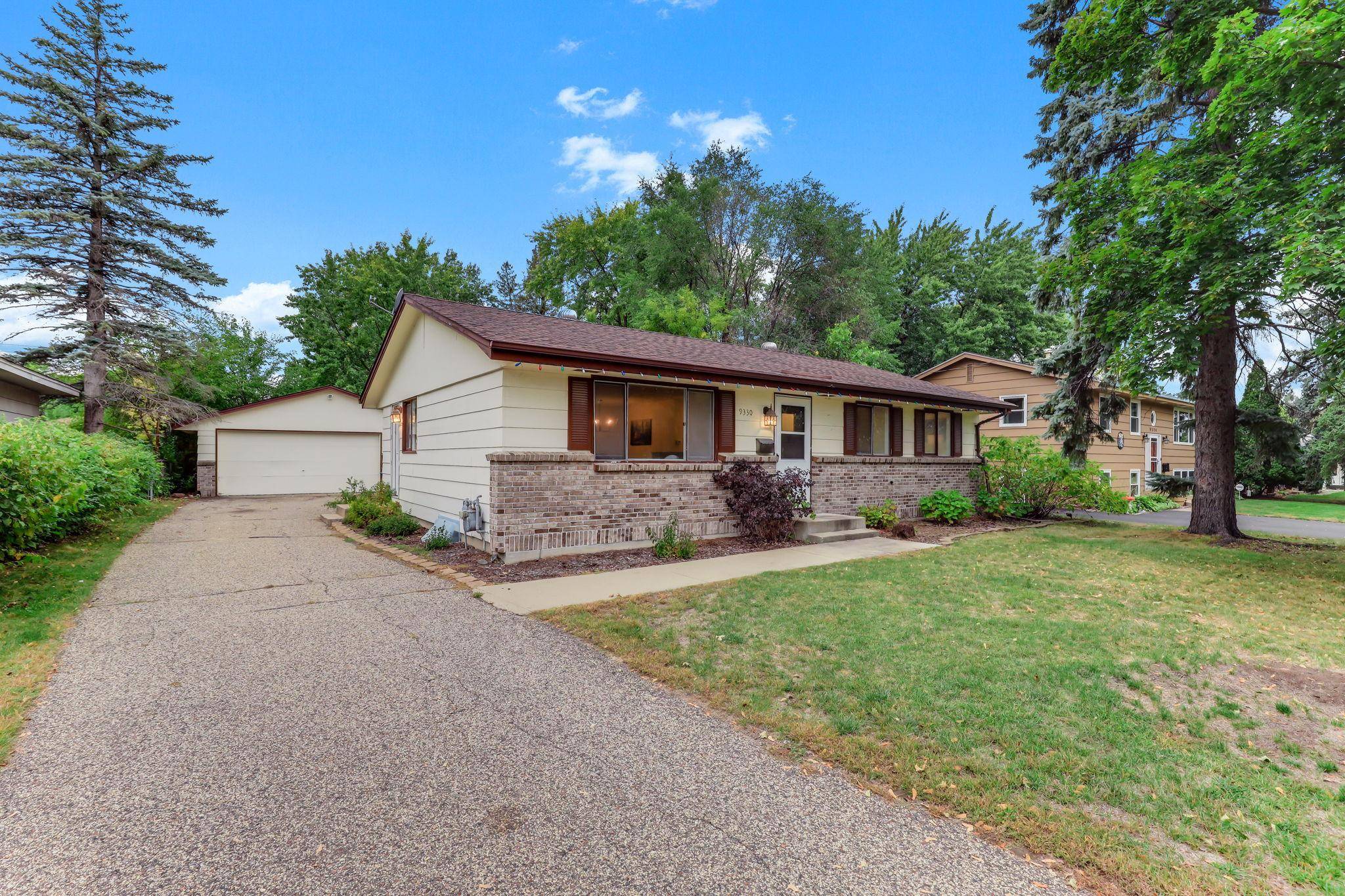 9330 Park AVE S, Bloomington, MN 55420
