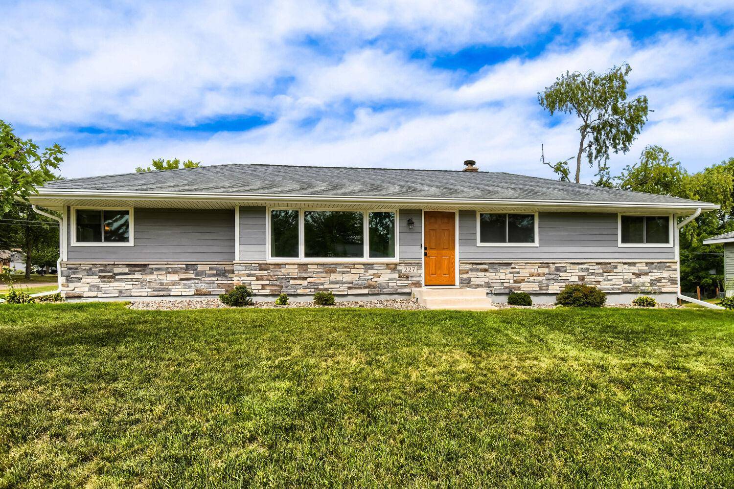 227 Dawn AVE, Shoreview, MN 55126