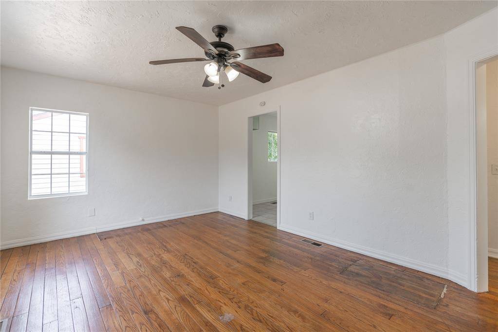 514 E Rickenbacker DR, Midwest City, OK 73110